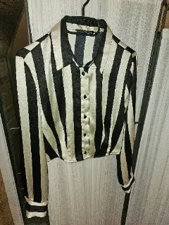Chemise satinée cropped à rayures Stradivarius - Taille M — Stradivarius