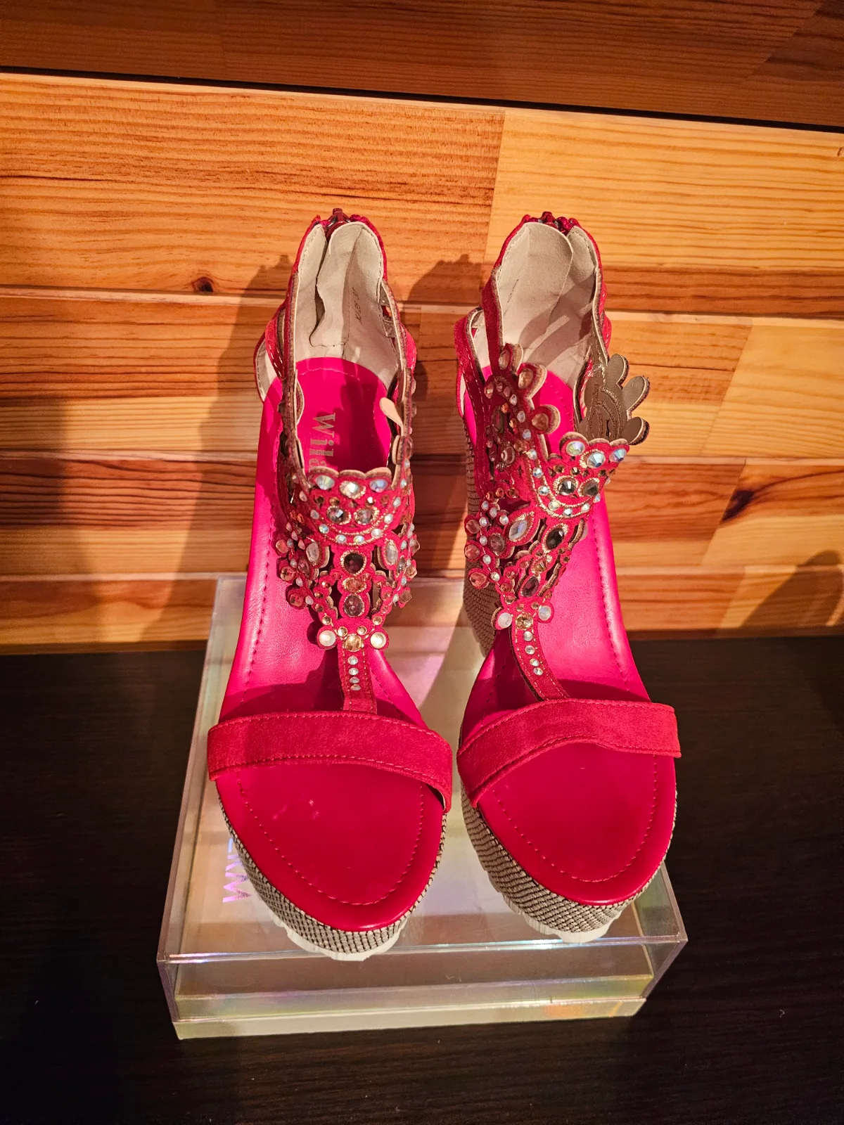 Sandales compensées fushia à strass T37