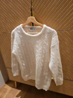 Pull en maille mohair blanc crème à torsades