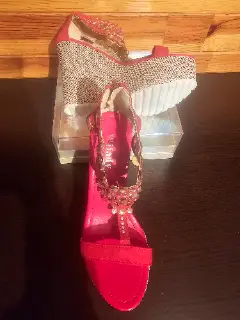 Sandales compensées fushia à strass T37