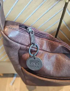 Sac bandoulière  en cuir Bear marron — Bear