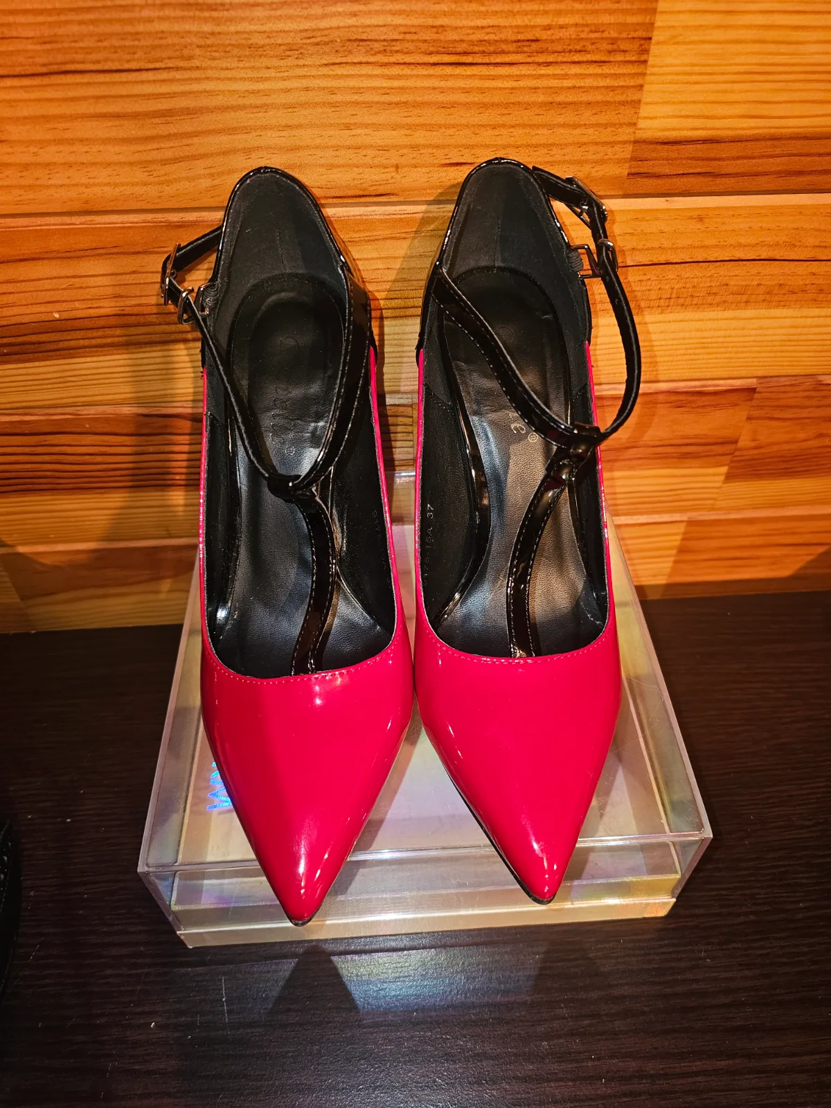 Escarpins vernis bicolores rouge et noir à bride — Pointure 37 — vue 1